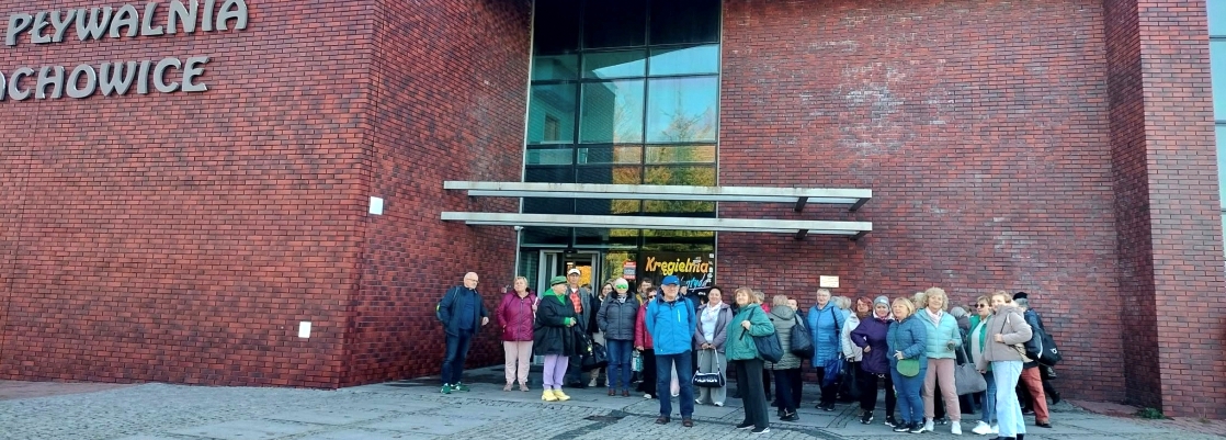 "Aktywny senior - zdrowy senior" - pierwszy wyjazd 2 gr na basen w Starachowicach 