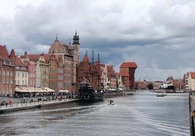 Wycieczki wczasowiczów z Krynicy Morskiej do Gdańska i Fromborka